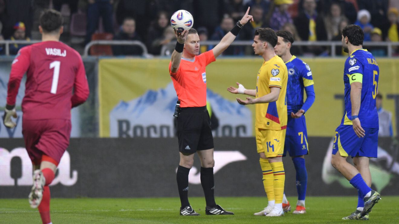 Dezvăluire bombă despre Danny Makkelie! A cerut să fie schimbate regulile pentru henț în careu, după ce a dat un penalty controversat la începutul lui 2025, pentru că sunt greu de aplicat