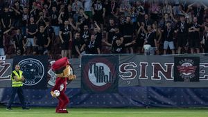 Cefi, mascota celor de la CFR Cluj, motiv de scandal între români și maghiari! Cum au reacționat ultrașii radicali când au văzut ce are pe piept