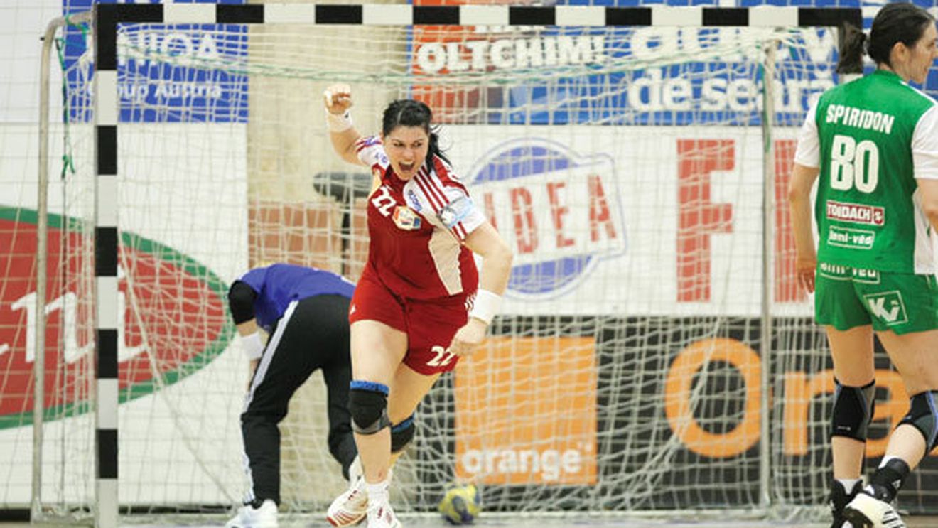 "Pas de la Adina și Oana înscrie! Goooooooool!"