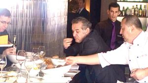 Gigi, la masă cu „tricolorii"!** Șefii Stelei au fost serviți chiar de bucătarul Federației