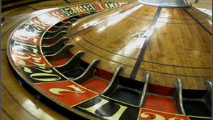 "Decât să dau banii la ruletă, mai bine fac fotbaliștii fericiți!"