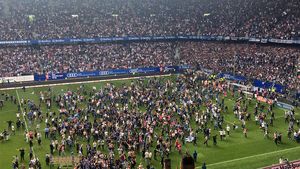 Bundesliga | Hamburg marchează pe final și se salvează de la retrogradare! Aubameyang a adus victoria Borussiei, devenind golgheterul campionatului. Xabi Alonso și Philipp Lahm spun adio fotbalului