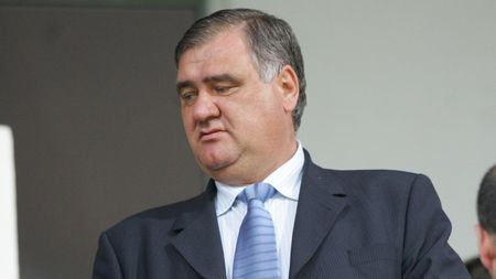 "Nu ne gândim să-l schimbăm pe Uhrin cu Andone"