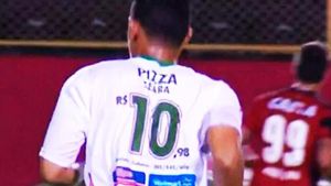 Brazilienii au trecut la nivelul următor.  Un magazin local își face reclamă la pizza sau șampon folosind numerele de pe tricourile fotbaliștilor | FOTO