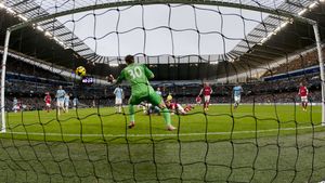 Fotbalistul român transferat de Manchester City dezvăluie cum era împărțit vestiarul pe bisericuțe: „Eu eram cu esticii”