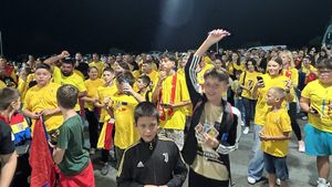 Zid Galben și la autocar! Sute de fani i-au așteptat pe „tricolori” la ieșirea de pe stadionul din Larnaca