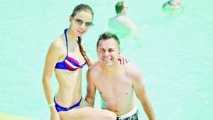 "Piticul" se însoară cu Margarita Paicinska**, vedetă Playboy Bulgaria