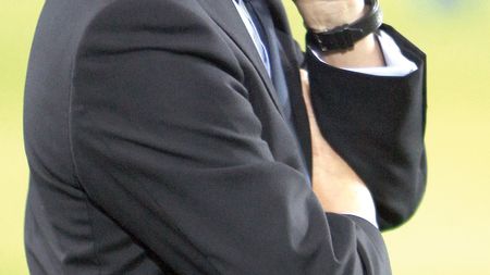 A dat cu farfuria de perete!