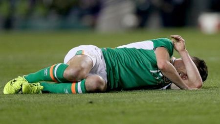 Foto explicit | Partea urâtă a jocului de fotbal: Kevin Doyle a suferit o accidentare groaznică în Irlanda - Elveția 1-0
