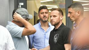 Cum a ajuns atacantul dinamovist la marea rivală! „Mi-a zis: «Haide, mă, la FCSB» / «Du-te, bă, de aici, ce naibii?»”