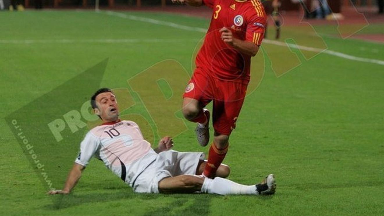 Raț(ă) printre cămile:) Lucescu: "Să nu mai calce în Ucraina! Dacă nu învingem Franța, în țările arabe cu el"