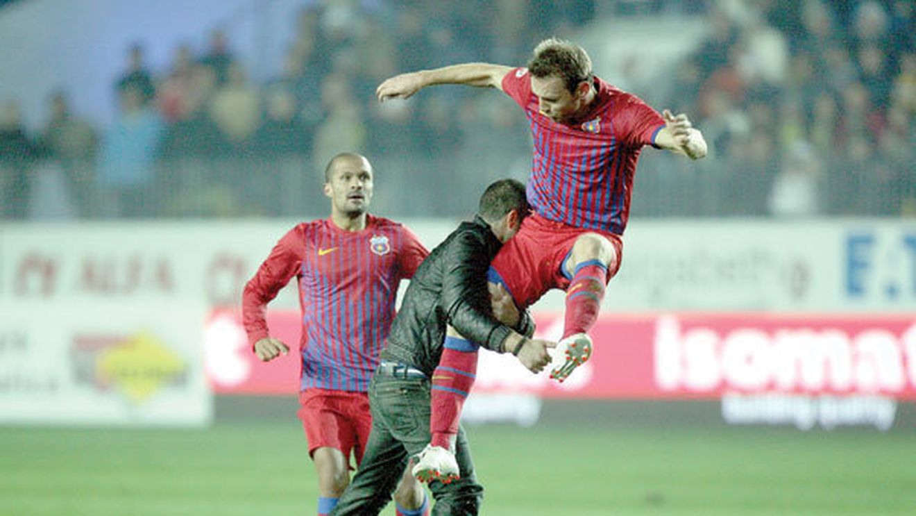 Becali l-a scos pe Martinovic din prima echipă:** "A dat picioare la Ploiești și crede că face ce vrea!" EXCLUSIV** Agentul jucătorului, despre viitorul fundașului