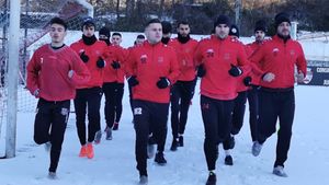 Dorinel Munteanu a sunat adunarea la CSM Reşiţa şi a anunţat a treia achiziţie. ”Le-am dat puţin timp noilor jucători să-şi pregătească venirea”