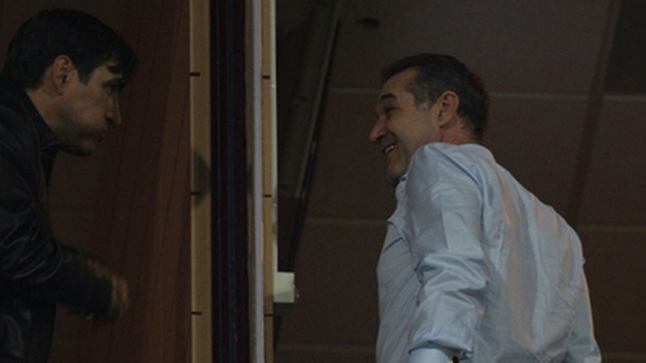 Poli fuge după Piți