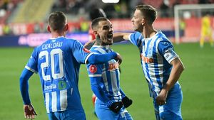 Alex Mitriță primește un dar special din partea tribunelor chiar în zi de meci pentru Universitatea Craiova: e locul întâi, în fața celui mai bun jucător FCSB din derby de România!