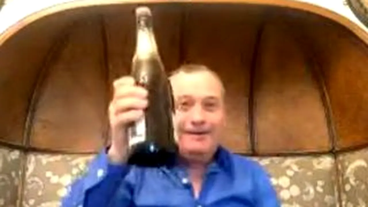Mircea Rednic, aniversare în carantină! Tehnicianul a desfăcut șampania în direct pe Skype: „Suntem preocupați să luăm licența” | FOTO