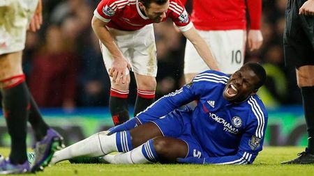 Un adversar în minus pentru România. Franța a pierdut o piesă importantă: Kurt Zouma s-a accidentat și va rata EURO 2016