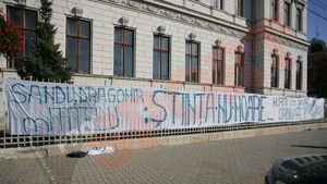 FOTO Fanii Științei continuă protestele:** "Sandu, Dragomir, Mititelu: Știința nu moare, muriți voi javre ordinare!!!"
