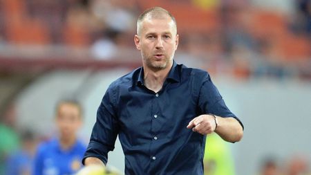 INTERVIU | Edi Iordănescu: "La mine pe bancă n-au avut semnal telefoanele" și "Patronul poate lua decizii, dar sunt lucruri peste care nu se poate băga. Altfel, ce rost mai are să angajezi antrenor?"