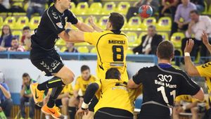 Minaur nu mai merge în baraj! În schimb, HC Vaslui este adusă din vacanță. Sandu Iacob cere demisii în masă la FRH: "S-ar putea să mă coste cariera!". Cum funcționează lucrurile la vârf? "Dai un vot, capeți două!" 