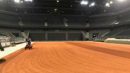 FOTO | Au început pregătirile pentru meciul de Fed Cup dintre România și Elveția. Sala Polivalentă din Cluj-Napoca, "înghițită" de zgură