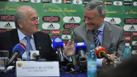 Mircea Sandu garantează pentru Blatter: "Demisia are legătură cu corupția de la FIFA. Dar el nu e corupt, câștiga 10 milioane pe an, nu avea nevoie de un milion pentru a sprijini o candidatură"