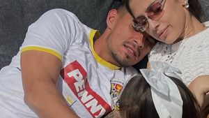 Florinel Coman şi-a luat familia şi a "fugit" din Qatar în România. Arabii nu i-au plătit încă lui Gigi Becali milioanele de euro pentru transfer