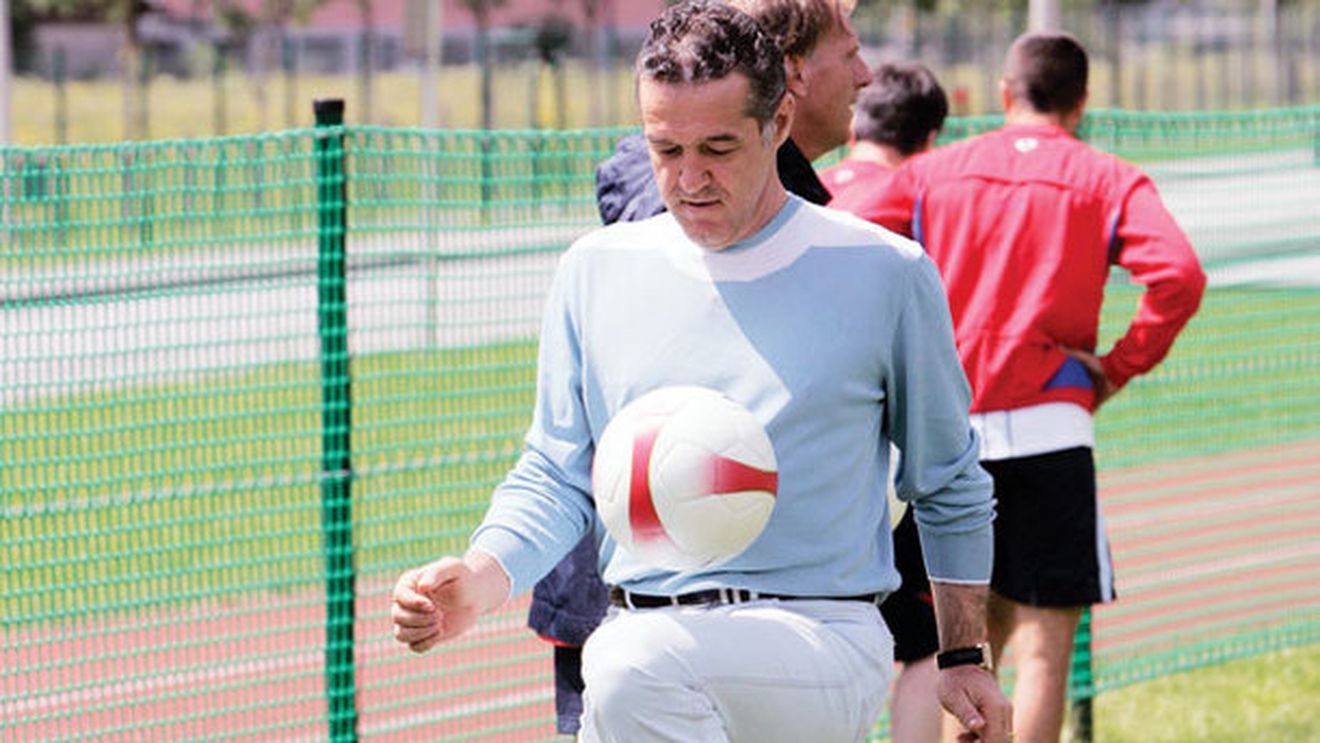 'Selecționerul' Becali:** "Marica nu trebuie să lipsească din echipă, Chivu trebuie să fie folosit la mijloc"