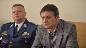Și-au pus antrenor, acum aduc jucătorii. Lăcătuș: "Până la jumătatea lunii iulie, vrem să începem pregătirea cu 25-26 de jucători"