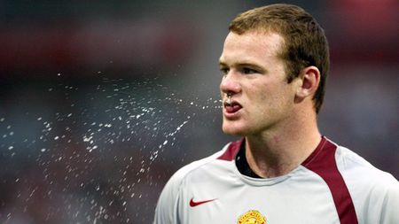 Gripa porcină schimbă fotbalul!** Scuipatul interzis pe terenurile din Anglia!