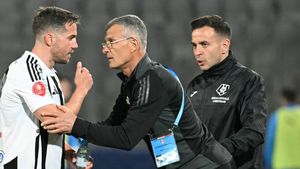 Cade recordul de spectatori pe Cluj Arena. FCSB, așteptată ca o campioană. Ioan Sabău: „Așa se câștigă campionatele. Mai ești și ajutat, se mai greșește și împotriva ta”