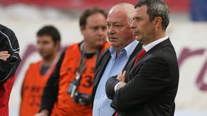 Sfat pentru cheflii: "Mușcați din teren! Fiți 'câini' adevărați!"