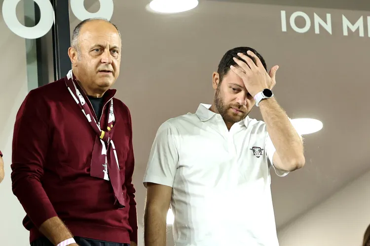 Victor Angelescu n-a mai aşteptat şi a intrat în direct, la TV, imediat după eşecul cu U Cluj. Mesaj clar pentru Marius 