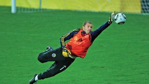 Ce ghinion pentru Lobonț!** Abia revenit după o accidentare, portarul a suferit o fractură la prima falangă de la mâna dreaptă