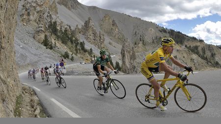 Anchetă preliminară ce vizează echipa Europcar, cu două zile înainte de începerea Turului Franței