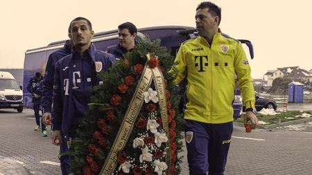 GALERIE FOTO | Tricolorii i-au adus un ultim omagiu lui Nae Tilihoi, decedat la 61 de ani. Contra și fotbaliștii săi au depus o coroană de flori