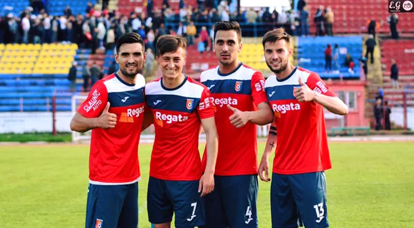 Transferul la Petroșani, văzut ca un pas înainte de Honciu și Ispas.** Foștii titulari ai Chindiei sunt convinși că vor pune încă o promovare în CV-ul lor. 