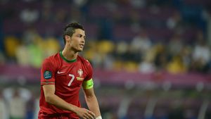 Ronaldo, întrerupt din antrenament pentru a răspunde la telefon!** Portughezul a amuțit când a aflat cine îl sună: "Salut, campionule, ai mai luat un trofeu"