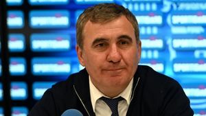 Gică Hagi, gata să îngroape securea războiului cu Edi Iordănescu: „E tânăr, o să-i treacă! Trebuie, altfel nu e bine”. Managerul Farului a dezvăluit de când nu a mai vorbit cu selecționerul României: „E ocupat, probabil. Are prea multă treabă”