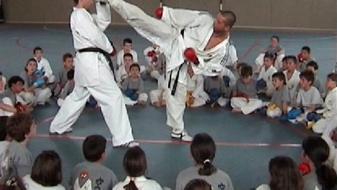 Demonstrație de karate la Otopeni cu Campionul Mondial Davide Benetello