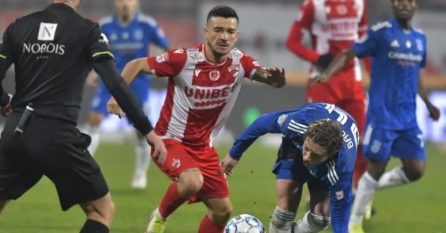 Cosmin Matei (în roșu) este unul dintre jucătorii de care Rednic vrea să scape în această iarnă