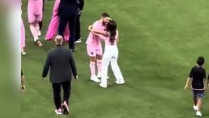 Antonela Roccuzzo l-a confundat pe Lionel Messi și a fost la un pas să sărute un alt jucător de la Inter Miami! Imaginile fac înconjurul lumii | VIDEO