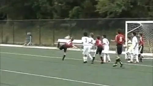 VIDEO SPECTACULOS!** Un puști de numai 11 ani reușește execuția săptămânii în fotbal