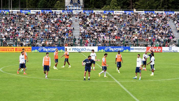 Walter Mazzarri l-a convocat pe George Pușcaș la prima echipă. Atacantul român se pregătește alături de Vidic și Dodo în cantonamentul Interului | FOTO 