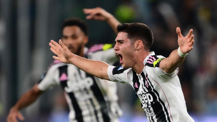 Cine este anonimul Vasilije Adzic, puștiul de 19 ani care l-a îngropat pe Cristi Chivu în primul mare derby al românului la Inter. SPECIAL