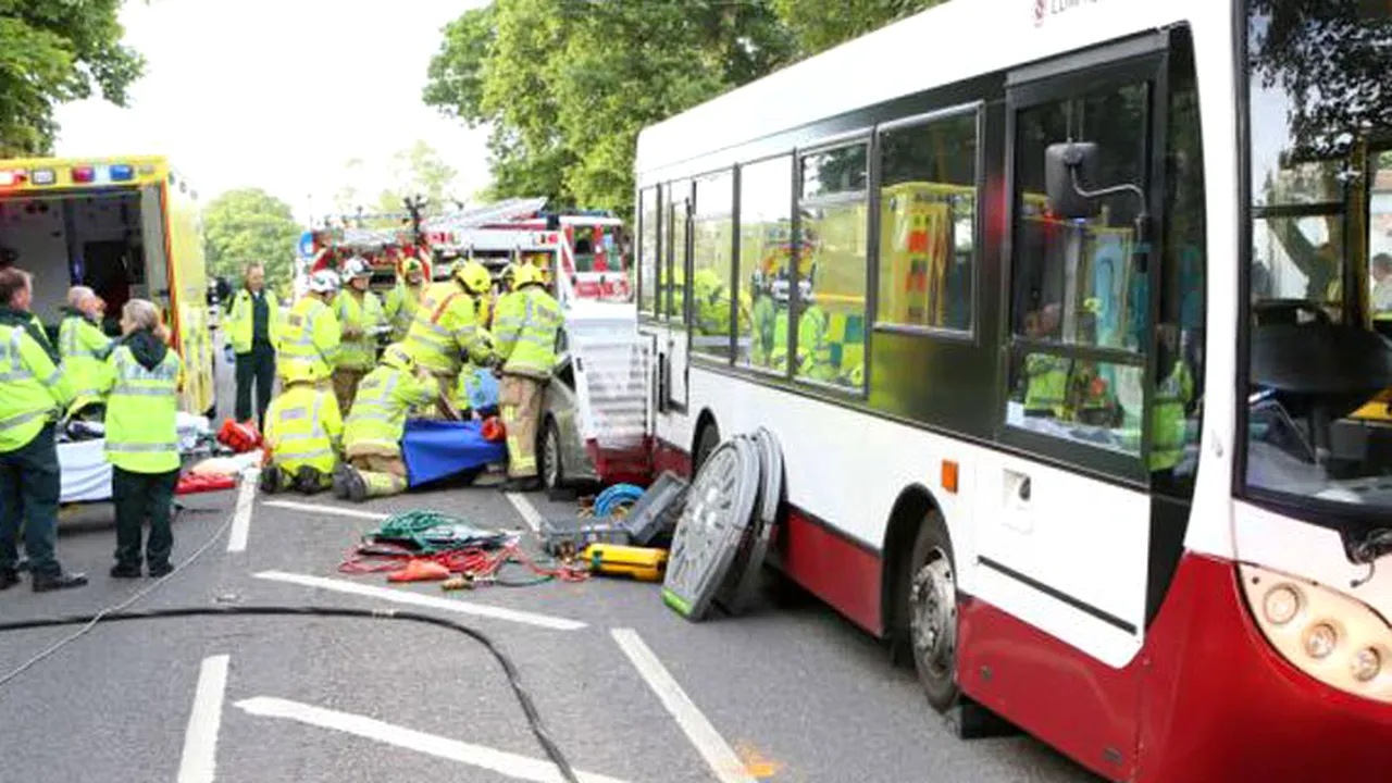 Operațiune de amploare după un accident! VIDEO 32 de oameni și 25.000 de euro pentru a salva un bărbat de 127 kg