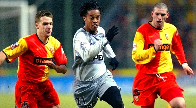 Ronaldinho s-a întors pe teren, la 42 de ani, și a glumit cu arbitrul partidei în care a jucat! VIDEO