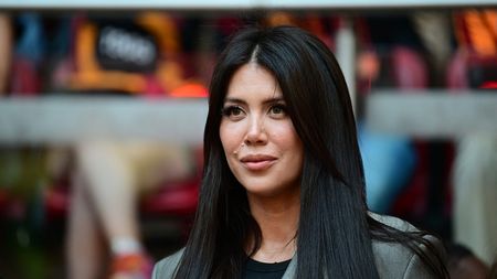 Impresara îl „curăță” pe fotbalistul milionar la divorț: îi ia vila de la Milano, vila de la lacul Como și îi cere pensie alimentară de 500.000 de euro pentru cele două fetițe