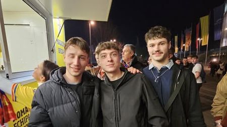 Ce au căutat 9 englezi la București, la meciul România - Bosnia