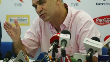 Iordănescu: "Nu cred într-o alianță între România și Olanda"